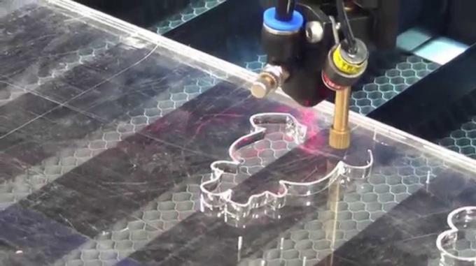 laatste bedrijfsnieuws over Hoe een CO2-lasersnipper voor acrylplaten te gebruiken 2