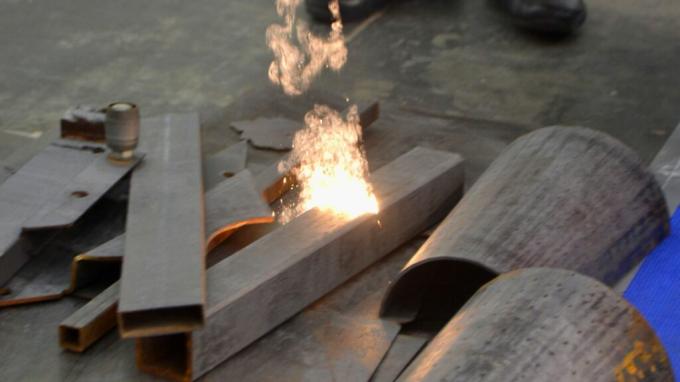 laatste bedrijfsnieuws over Hoe roest uit gietijzer te verwijderen met behulp van laserreiniging 2